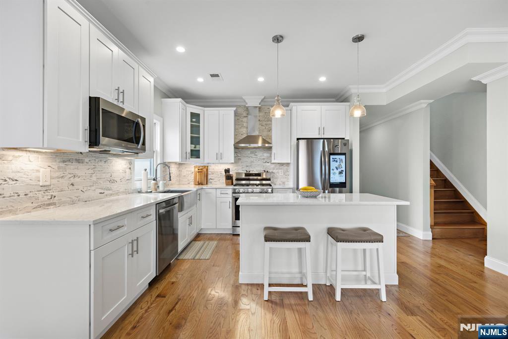 Jersey City, New Jersey, 07307, United States, 3 Bedrooms Bedrooms, ,2 BathroomsBathrooms,Residential,For Sale,1867337