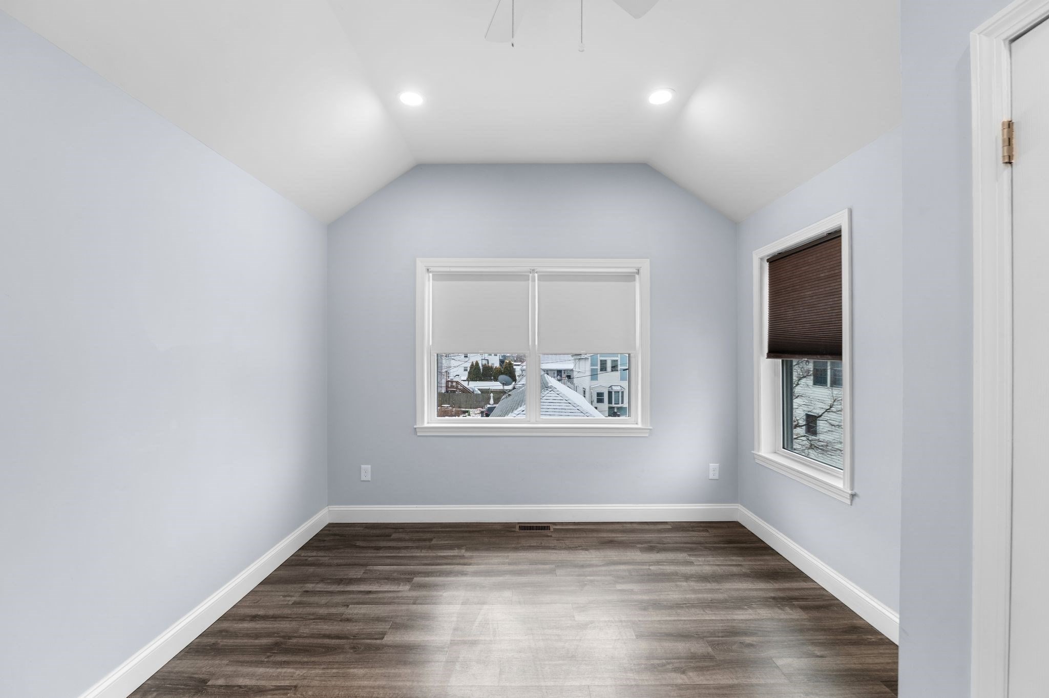 Revere, Massachusetts, 02151, United States, 2 Bedrooms Bedrooms, ,3 BathroomsBathrooms,Residential,For Sale,2008626