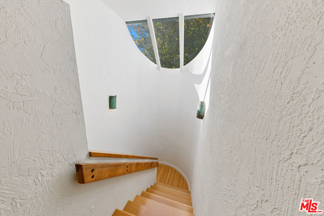 Malibu, California, 90265, United States, 3 Bedrooms Bedrooms, ,3 BathroomsBathrooms,Residential,For Sale,1949478