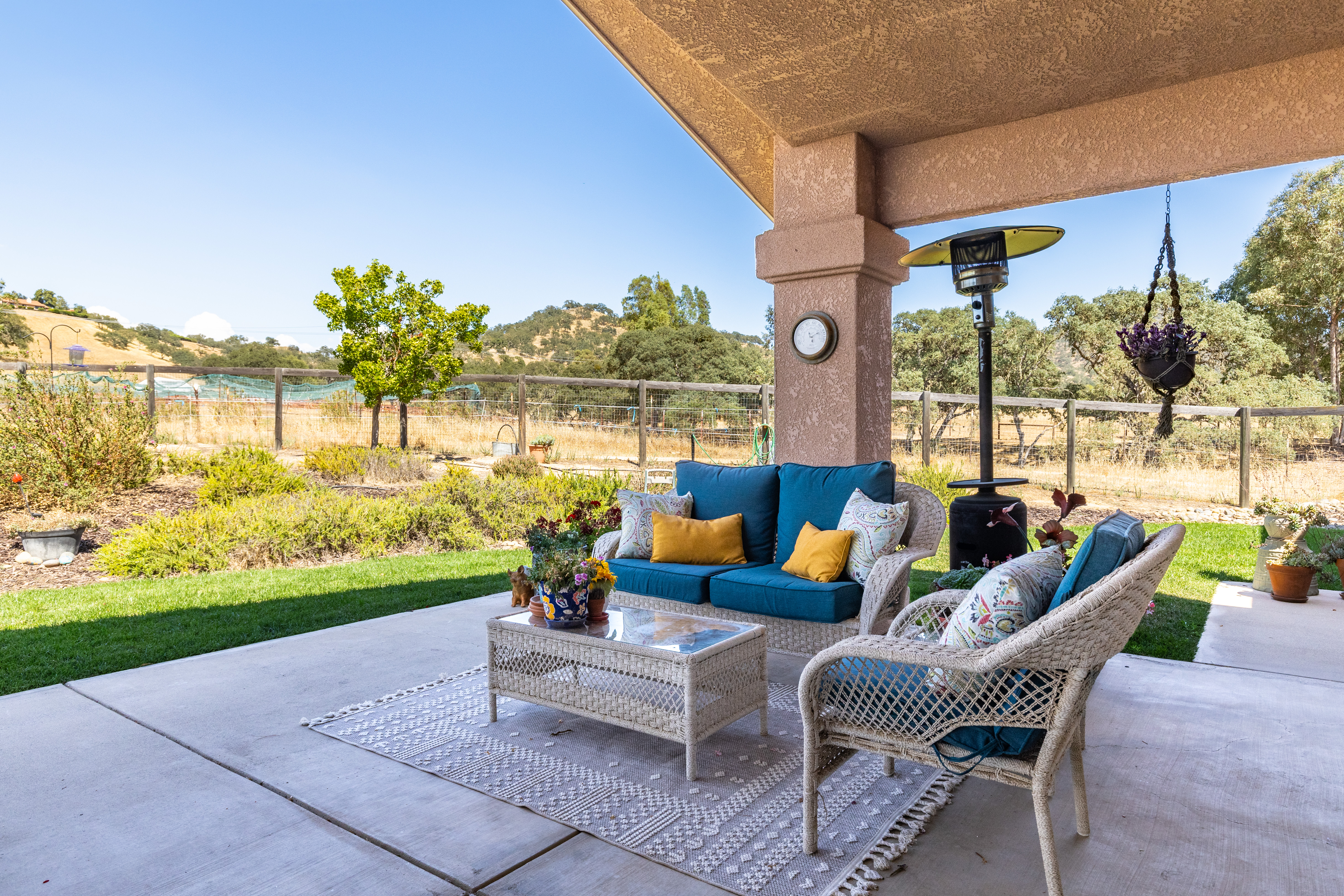  Stunning Lake Nacimiento Retreat with 6-Car Garage, Workshop & RV/Boat Parking - 物件實景