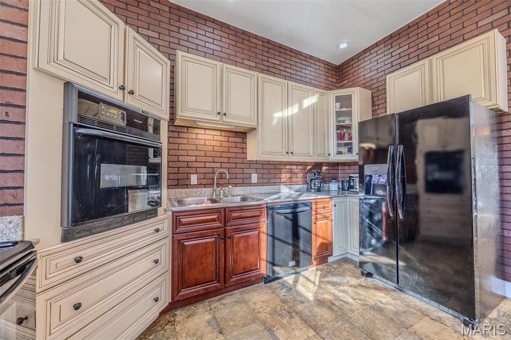 Lebanon, Missouri, 65536, United States, 4 Bedrooms Bedrooms, ,4 BathroomsBathrooms,Residential,For Sale,1976703