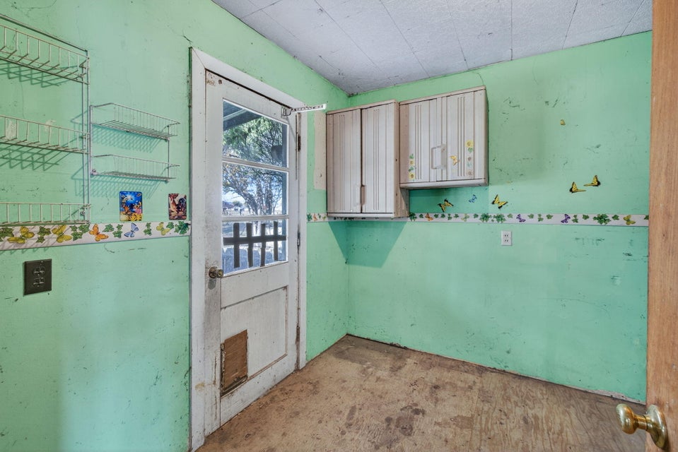 Prineville, Oregon, 97754, United States, 3 Bedrooms Bedrooms, ,1 BathroomBathrooms,Residential,For Sale,1971194