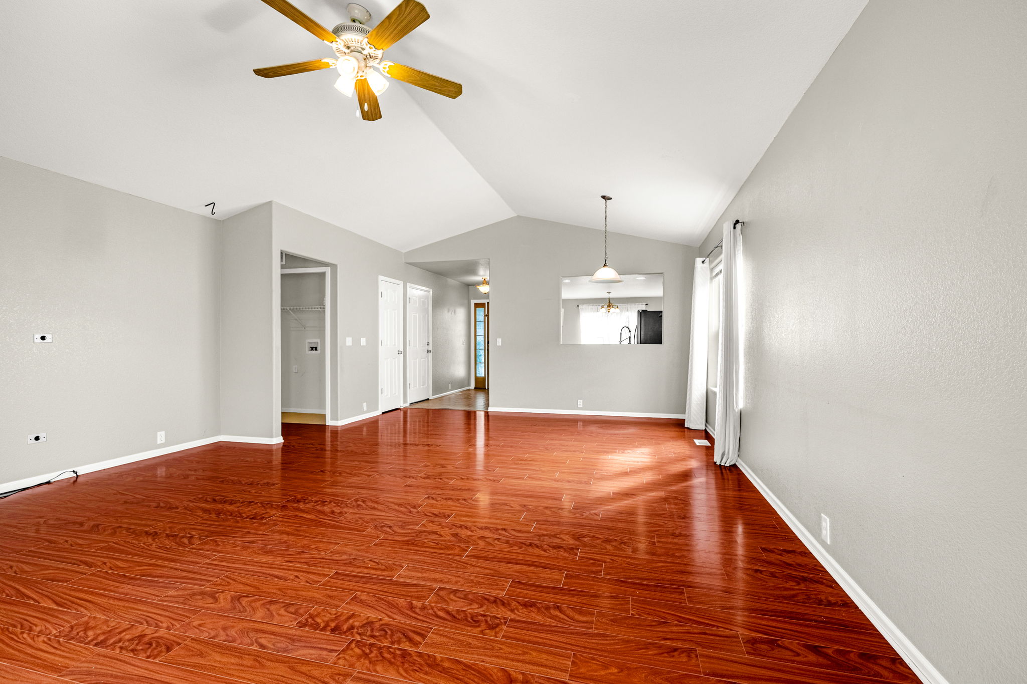  Amazing main level living opportunity in desirable Ridgeview at Stetson Hills - 物件實景