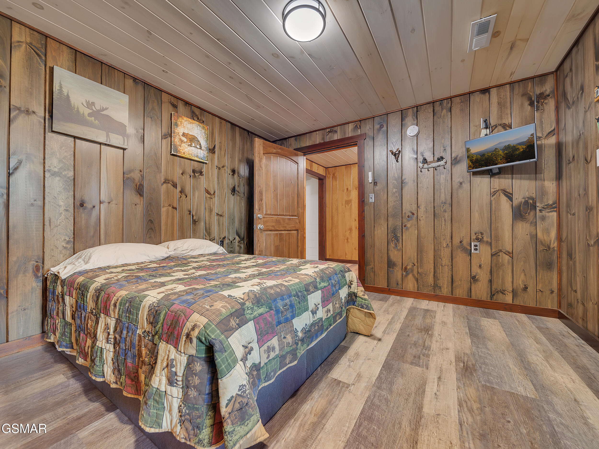 Gatlinburg, Tennessee, 37738, United States, 3 Bedrooms Bedrooms, ,4 BathroomsBathrooms,Residential,For Sale,1979839