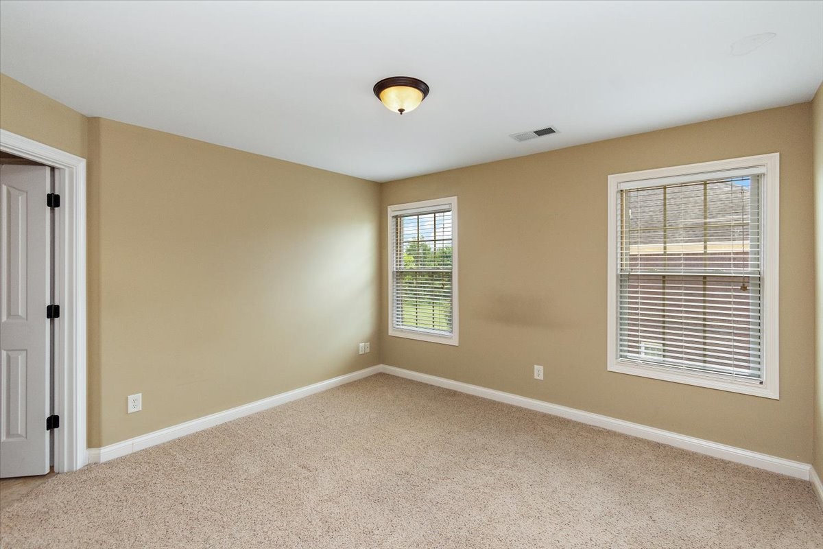 Clarksville, Tennessee, 37043, United States, 4 Bedrooms Bedrooms, ,4 BathroomsBathrooms,Residential,For Sale,1933080