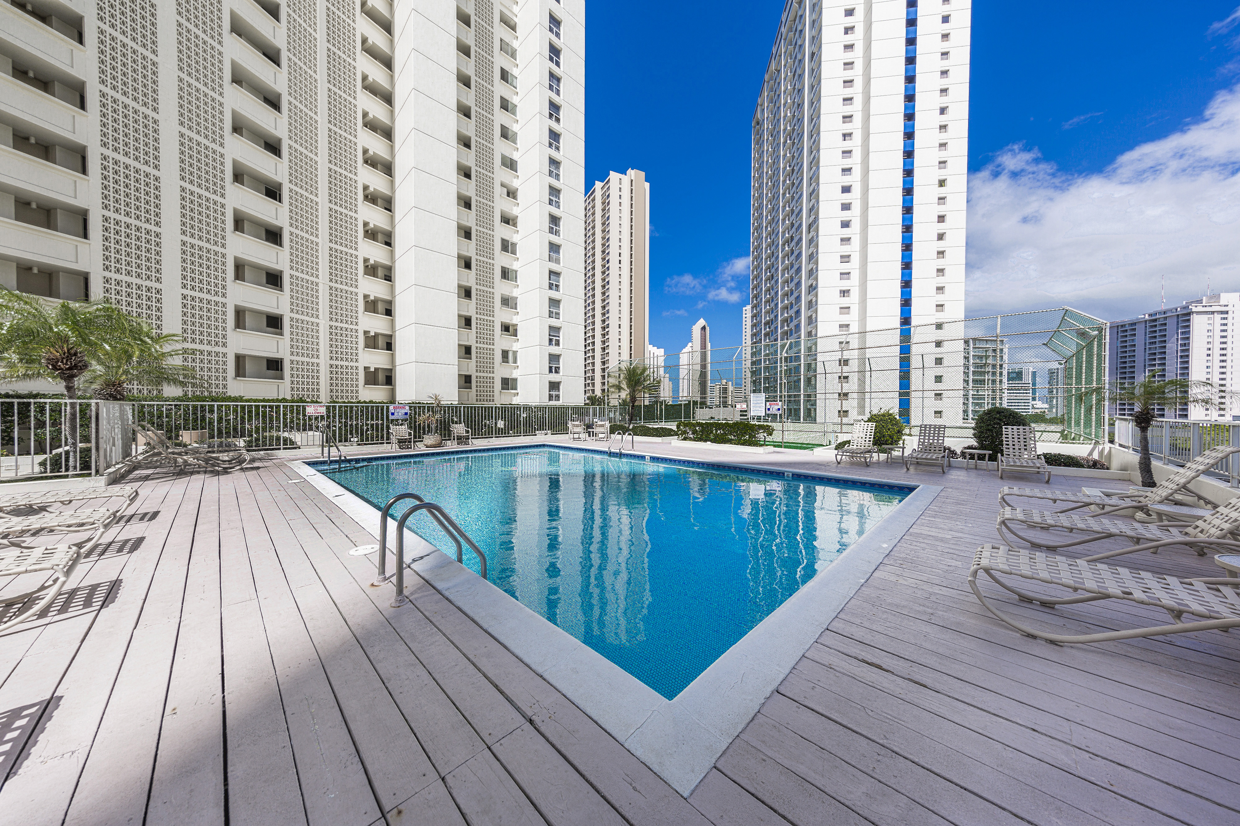 Honolulu, Hawaii, 96815, United States, 2 Bedrooms Bedrooms, ,2 BathroomsBathrooms,Residential,For Sale,1980604