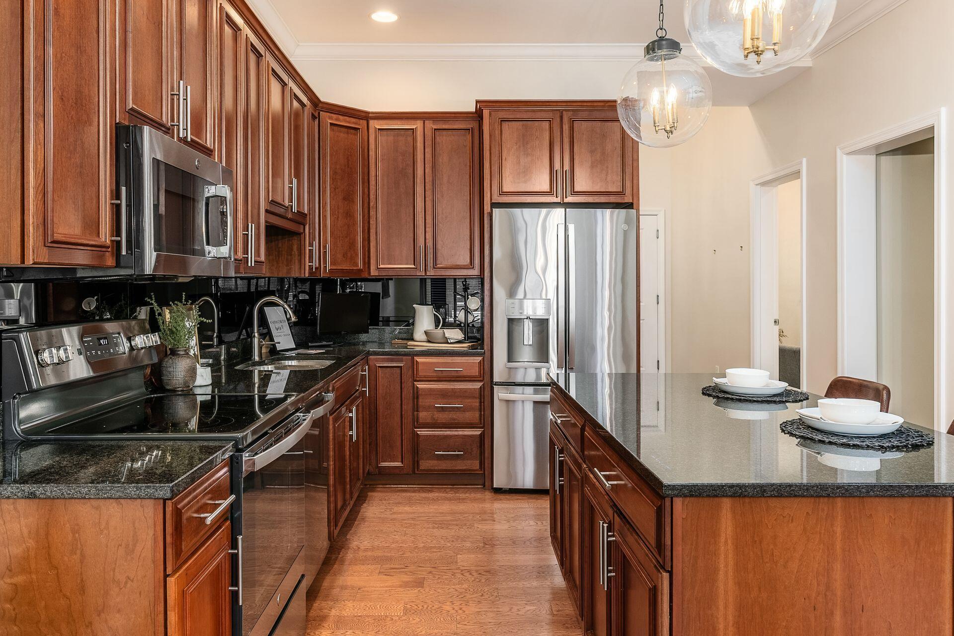Columbus, Ohio, 43215, United States, 2 Bedrooms Bedrooms, ,3 BathroomsBathrooms,Residential,For Sale,1903521