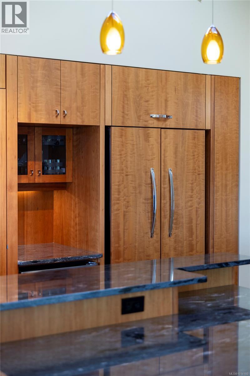 CENTRAL SAANICH, British Columbia, V8M 1S2, CA, 3 Bedrooms Bedrooms, ,4 BathroomsBathrooms,Residential,For Sale,1947352