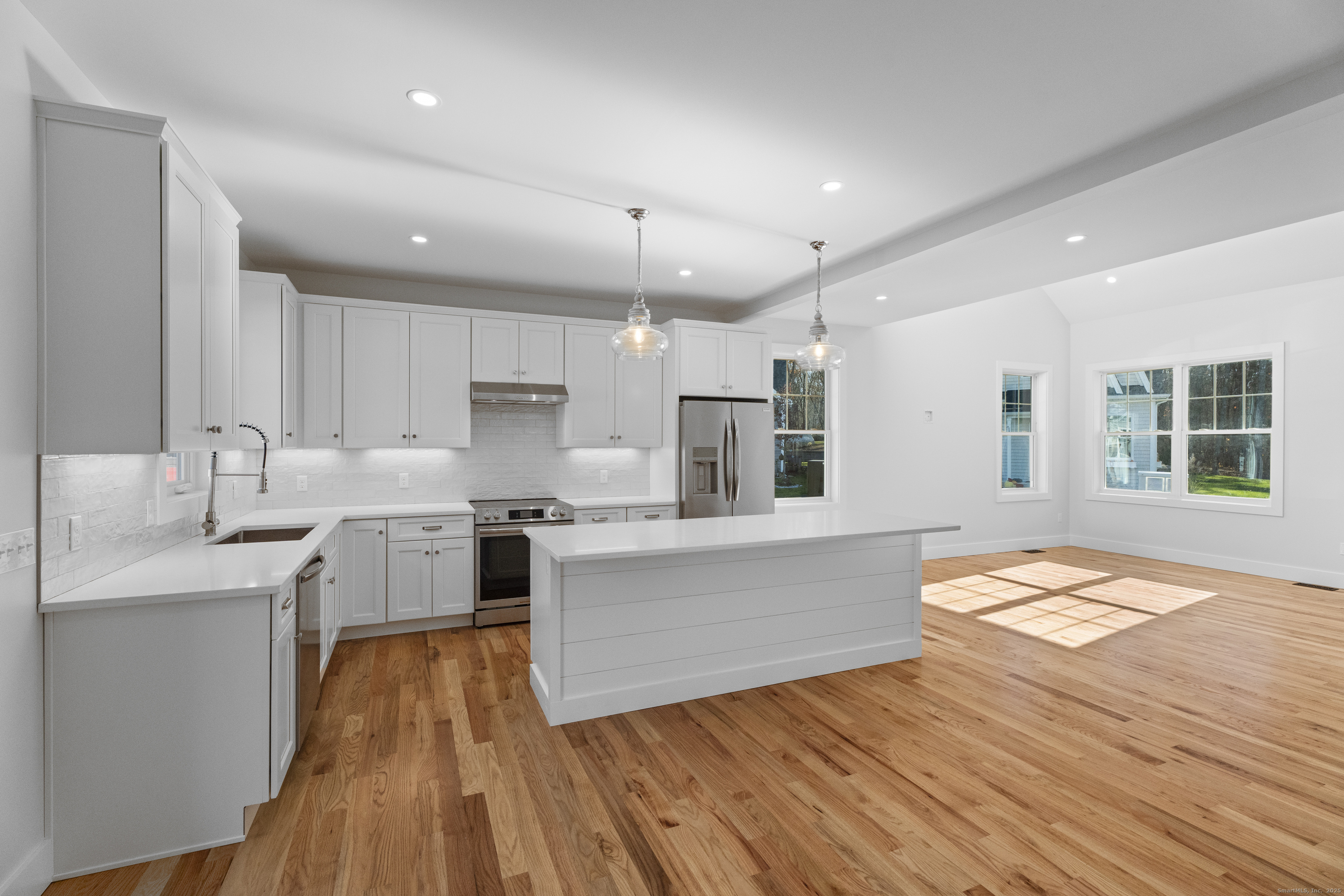 Waterford, Connecticut, 06385, United States, 2 Bedrooms Bedrooms, ,3 BathroomsBathrooms,Residential,For Sale,1995569