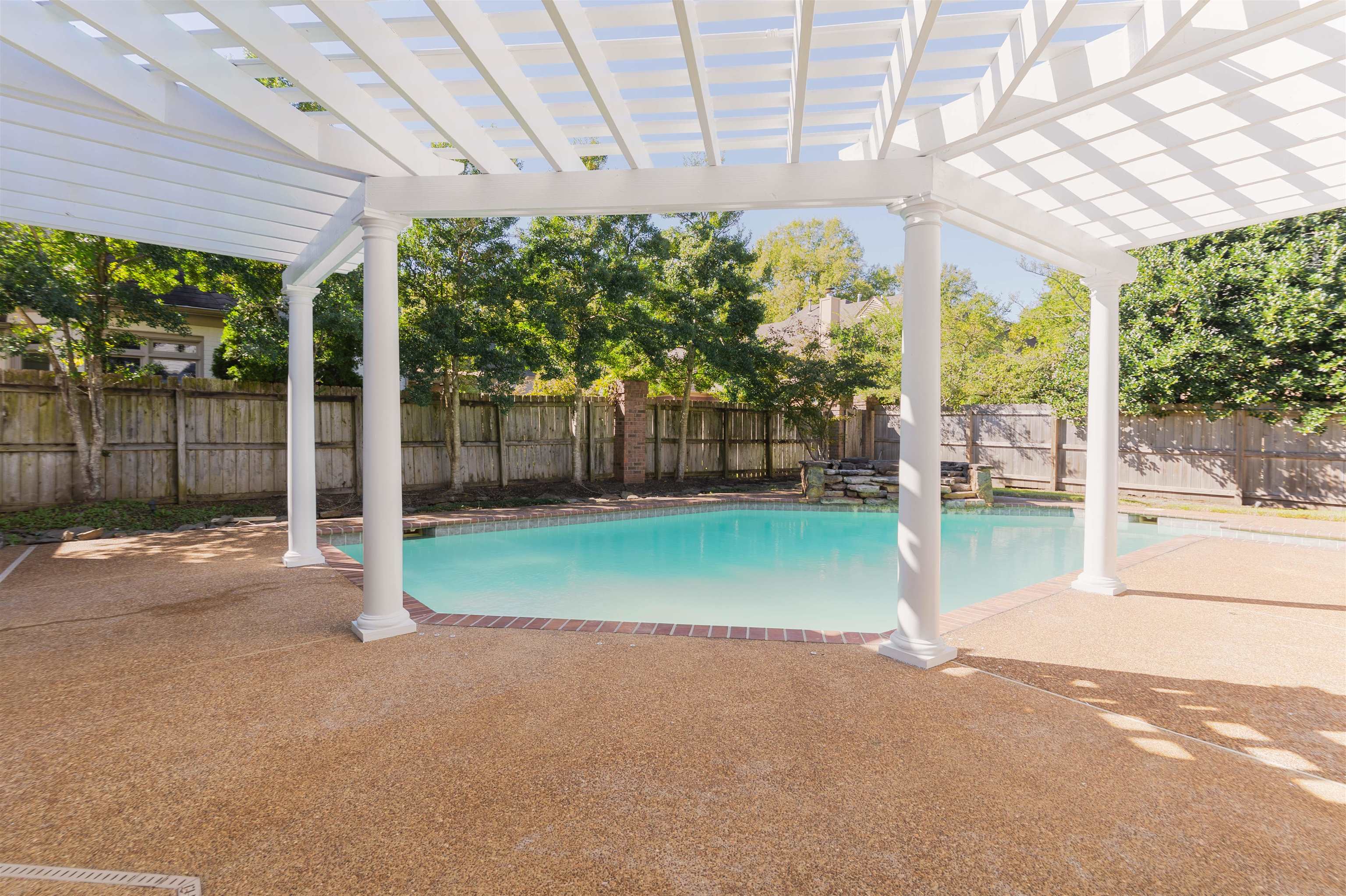 Memphis, Tennessee, 38120, United States, 4 Bedrooms Bedrooms, ,4 BathroomsBathrooms,Residential,For Sale,1965217