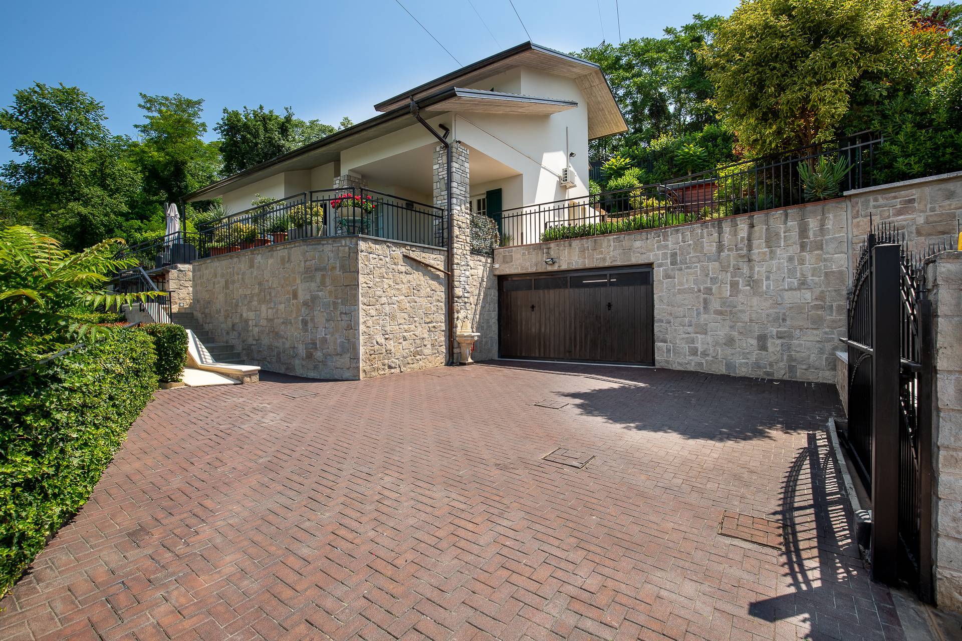 Pozzolengo, Brescia, 25010, IT, 4 Bedrooms Bedrooms, ,4 BathroomsBathrooms,Residential,For Sale,1837231