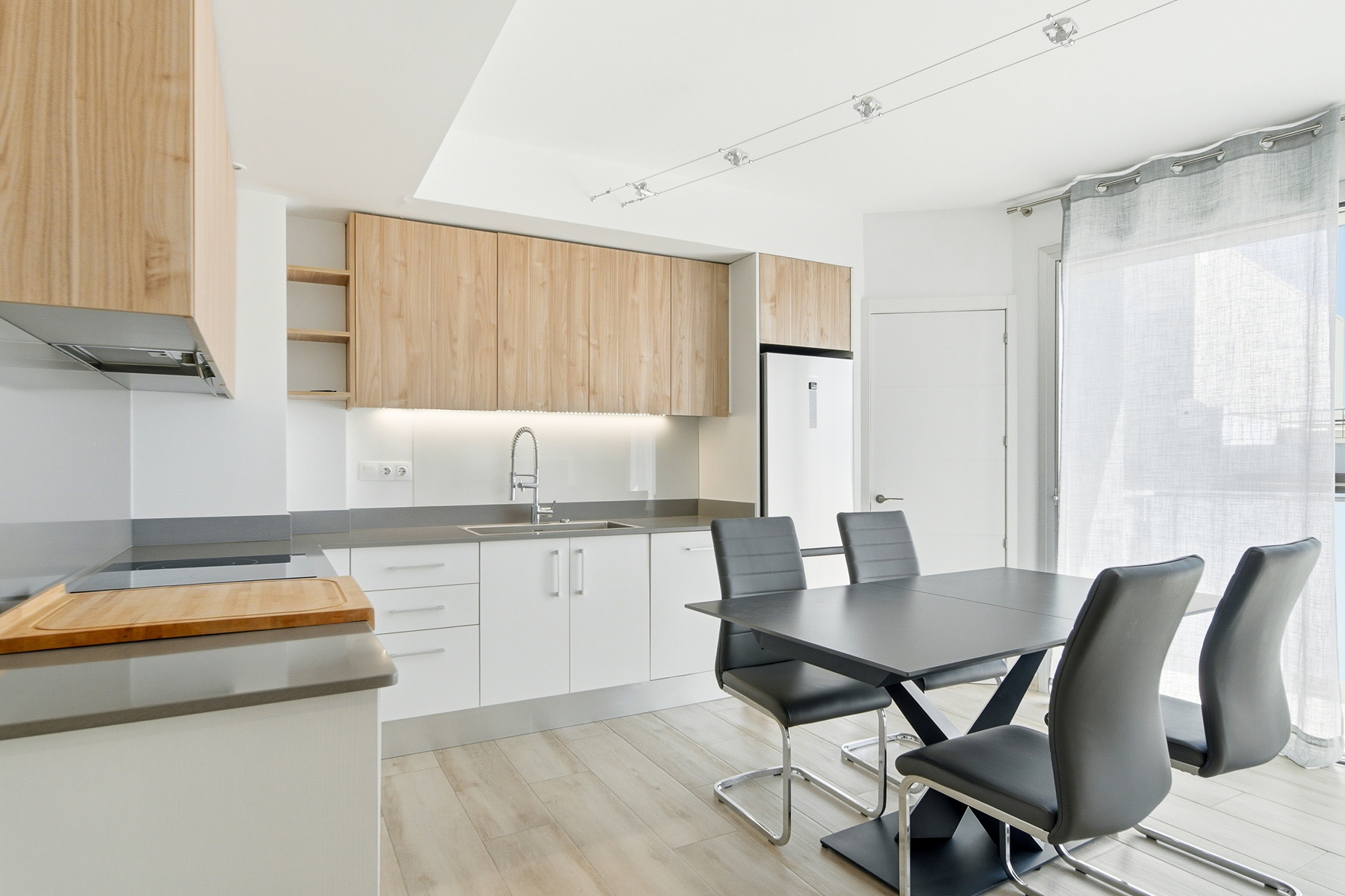  Contemporary penthouse duplex with terrace and partial sea view in Roses - 物件實景