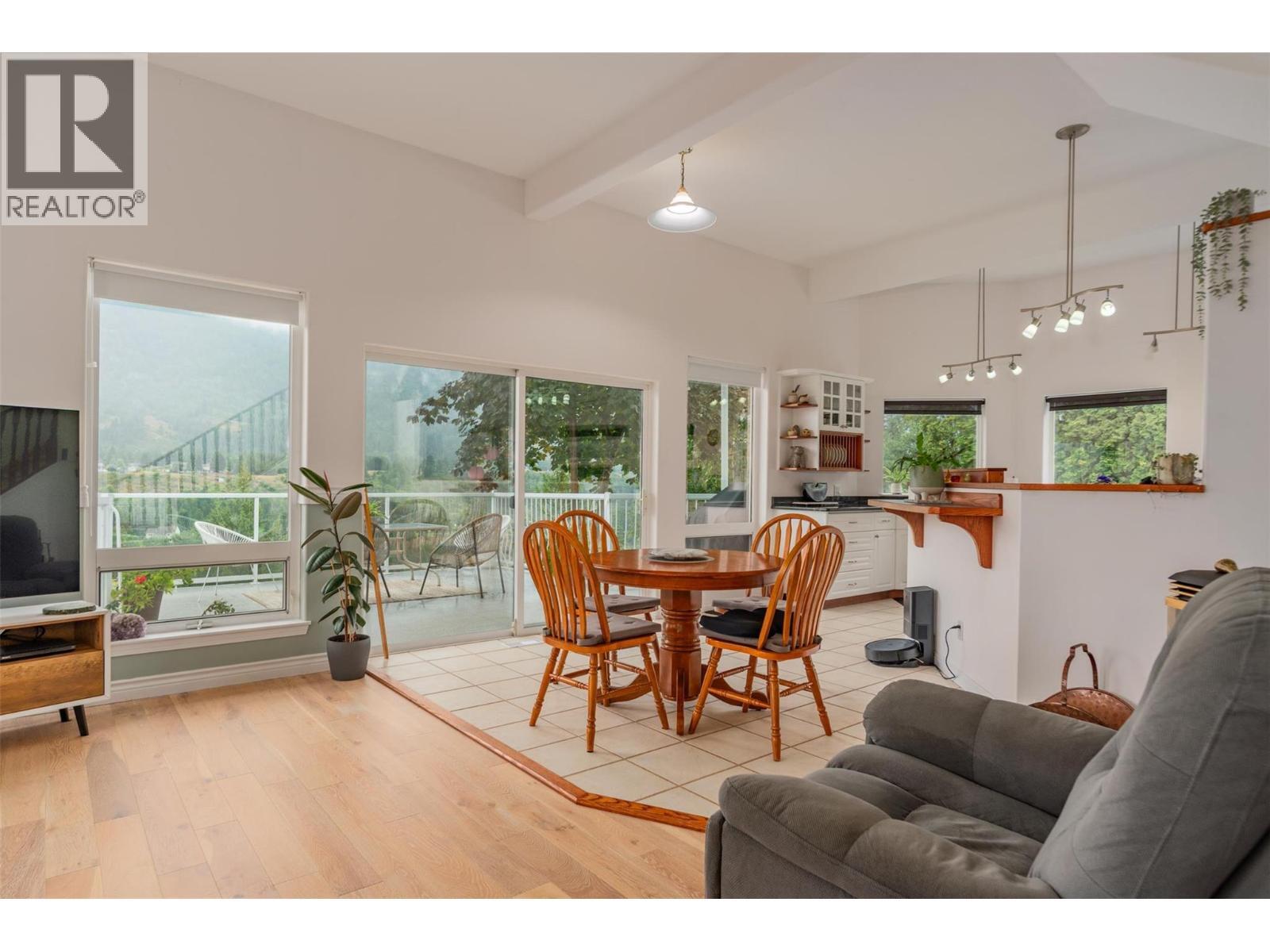 CASTLEGAR, British Columbia, V1N 2S5, CA, 5 Bedrooms Bedrooms, ,3 BathroomsBathrooms,Residential,For Sale,1918306
