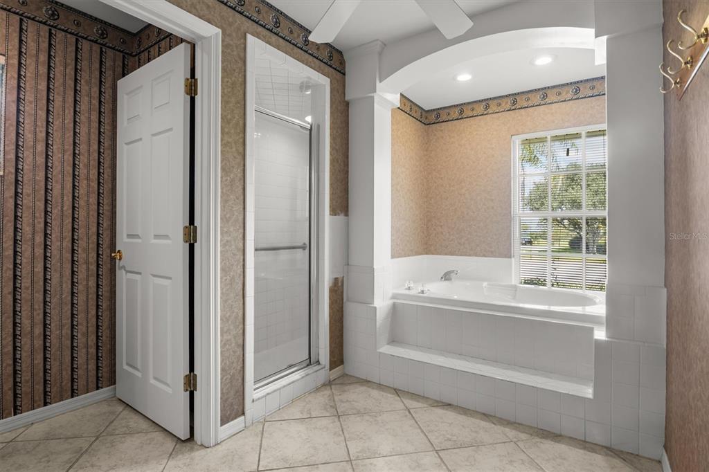 Lakeland, Florida, 33813, United States, 4 Bedrooms Bedrooms, ,4 BathroomsBathrooms,Residential,For Sale,1948005