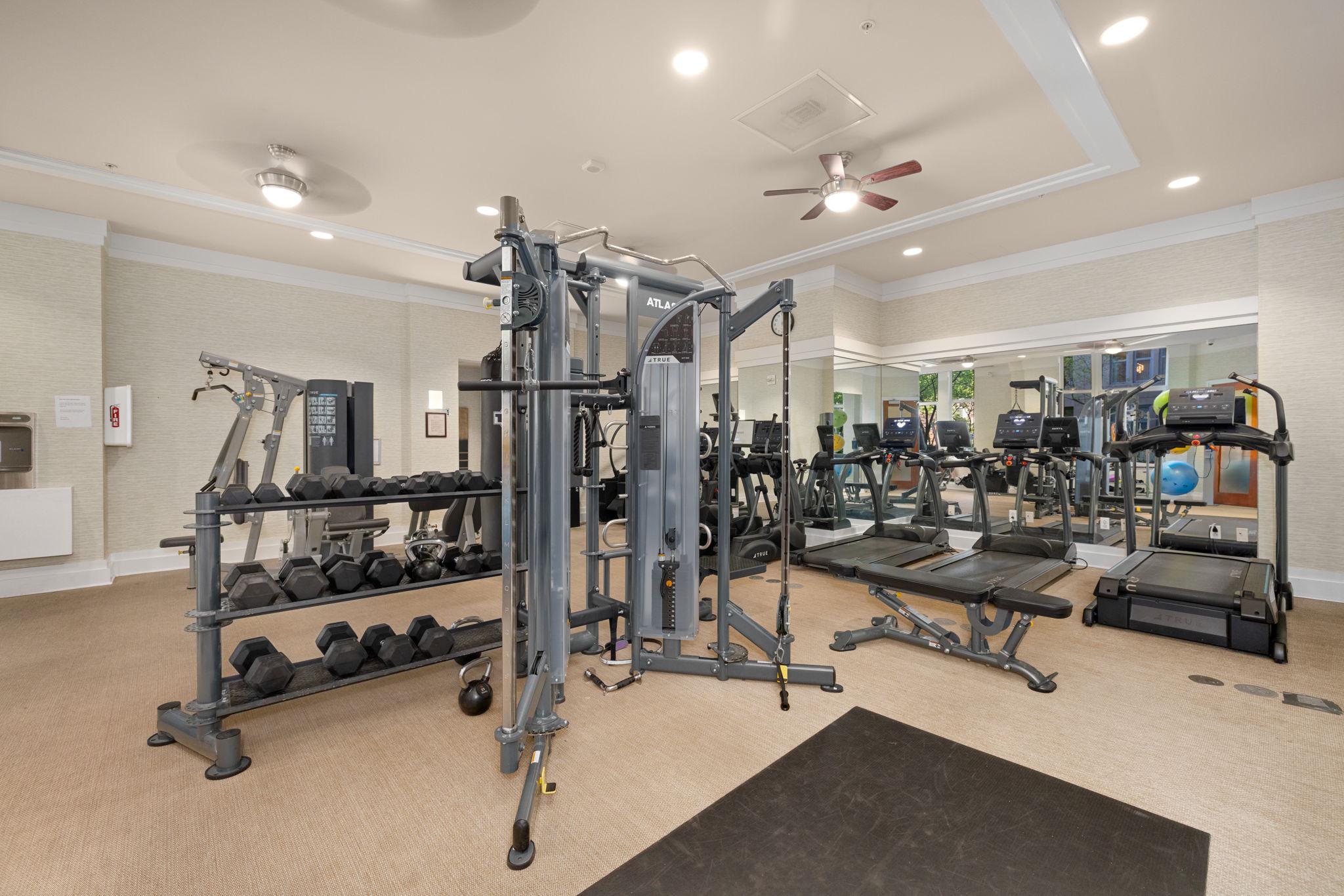  8220 Crestwood Heights Drive, Mclean, VA, 22102 - 物件實景