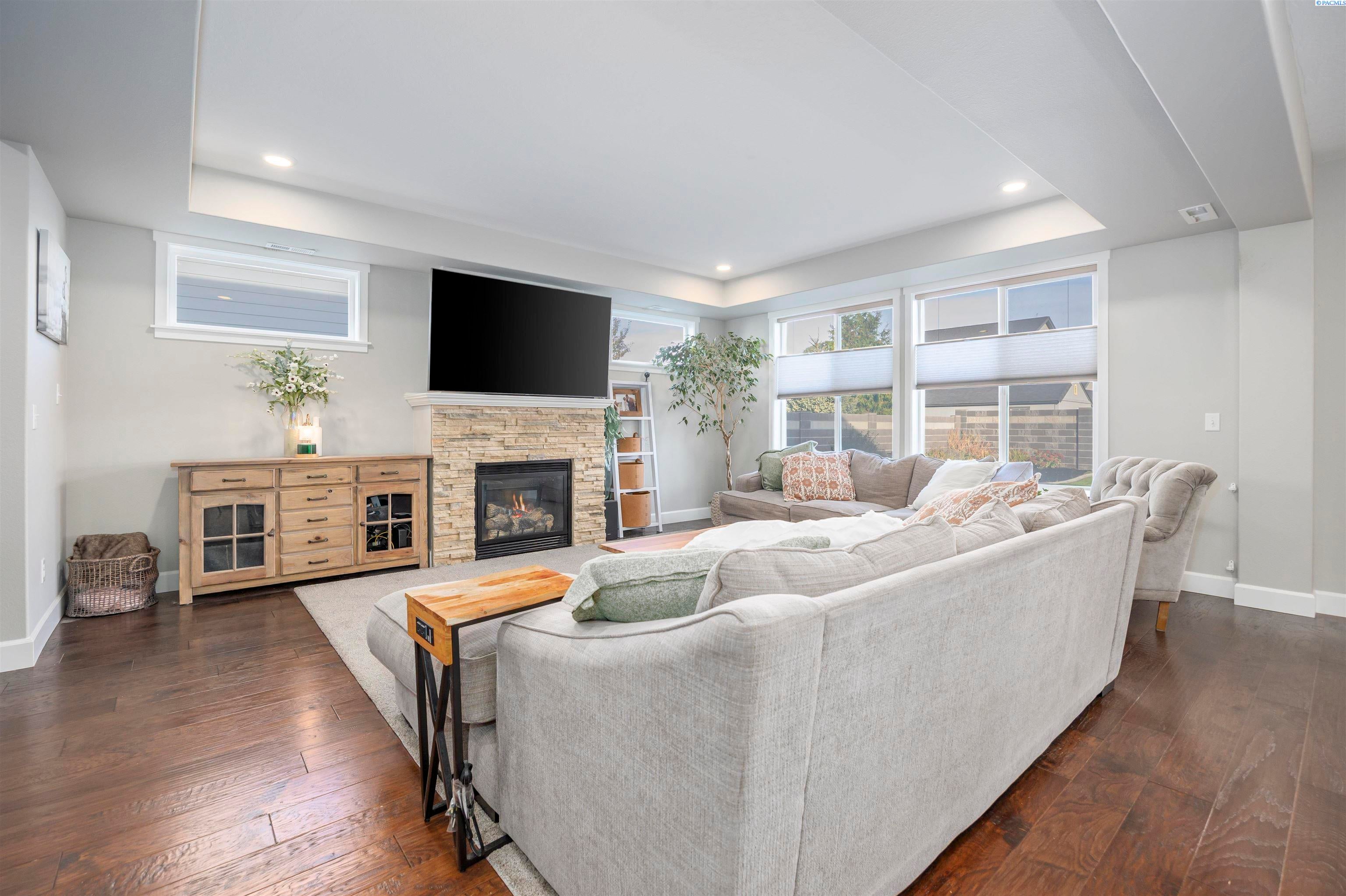 Pasco, Washington, 99301, United States, 3 Bedrooms Bedrooms, ,3 BathroomsBathrooms,Residential,For Sale,1977016