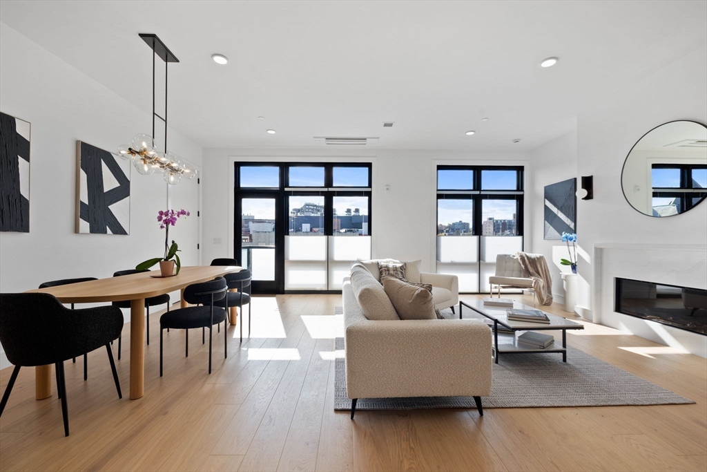 Brookline, Massachusetts, 02446, United States, 3 Bedrooms Bedrooms, ,4 BathroomsBathrooms,Residential,For Sale,1975462