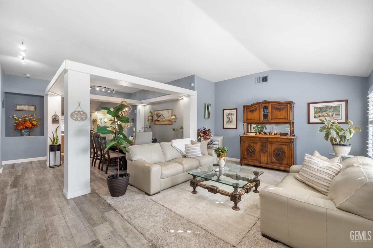 Bakersfield, California, 93312, United States, 4 Bedrooms Bedrooms, ,2 BathroomsBathrooms,Residential,For Sale,1970807