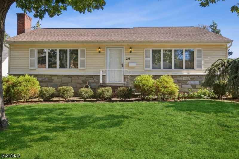 West Orange Twp., New Jersey, 07052, United States, 2 Bedrooms Bedrooms, ,2 BathroomsBathrooms,Residential,For Sale,1969241