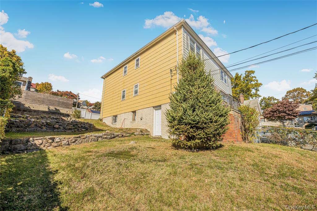 Yonkers, New York, 10703, United States, 6 Bedrooms Bedrooms, ,2 BathroomsBathrooms,Residential,For Sale,1984096