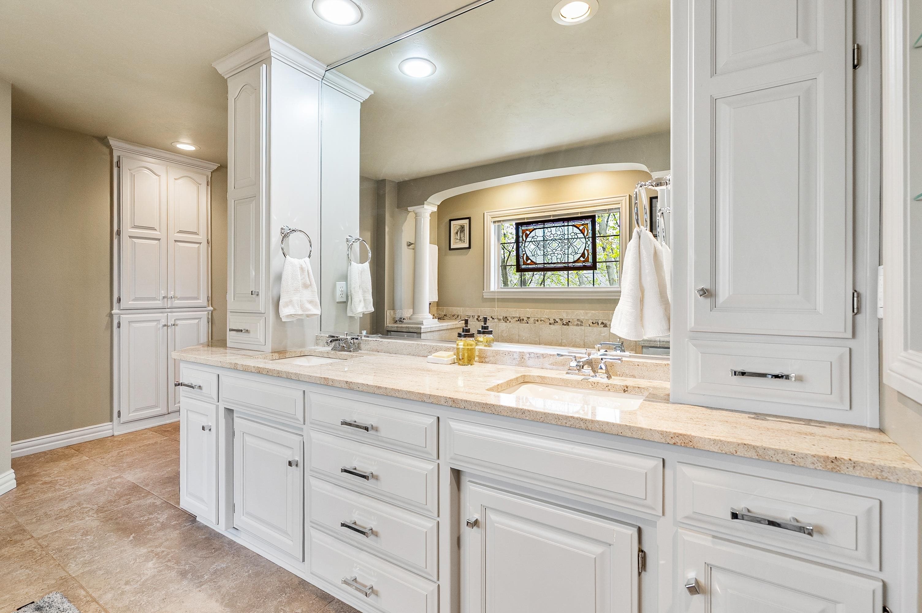 GREEN BAY, Wisconsin, 54313, United States, 4 Bedrooms Bedrooms, ,5 BathroomsBathrooms,Residential,For Sale,2048665