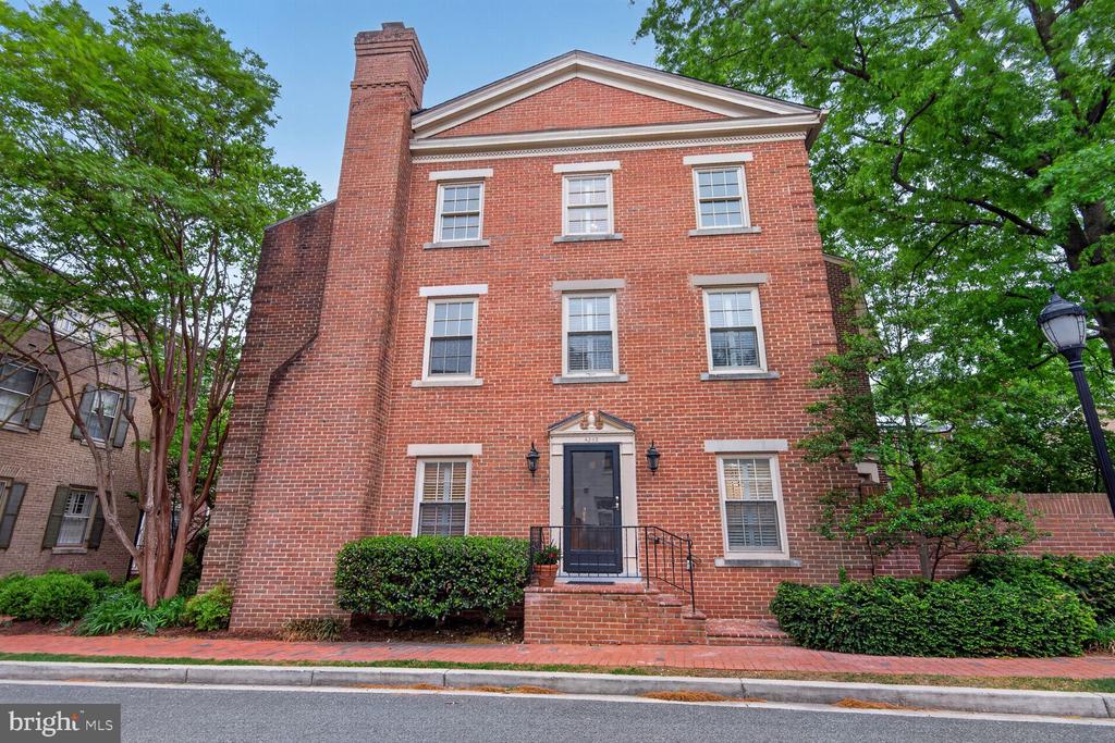 Washington, District of Columbia, 20016, United States, 4 Bedrooms Bedrooms, ,5 BathroomsBathrooms,Residential,For Sale,2039839