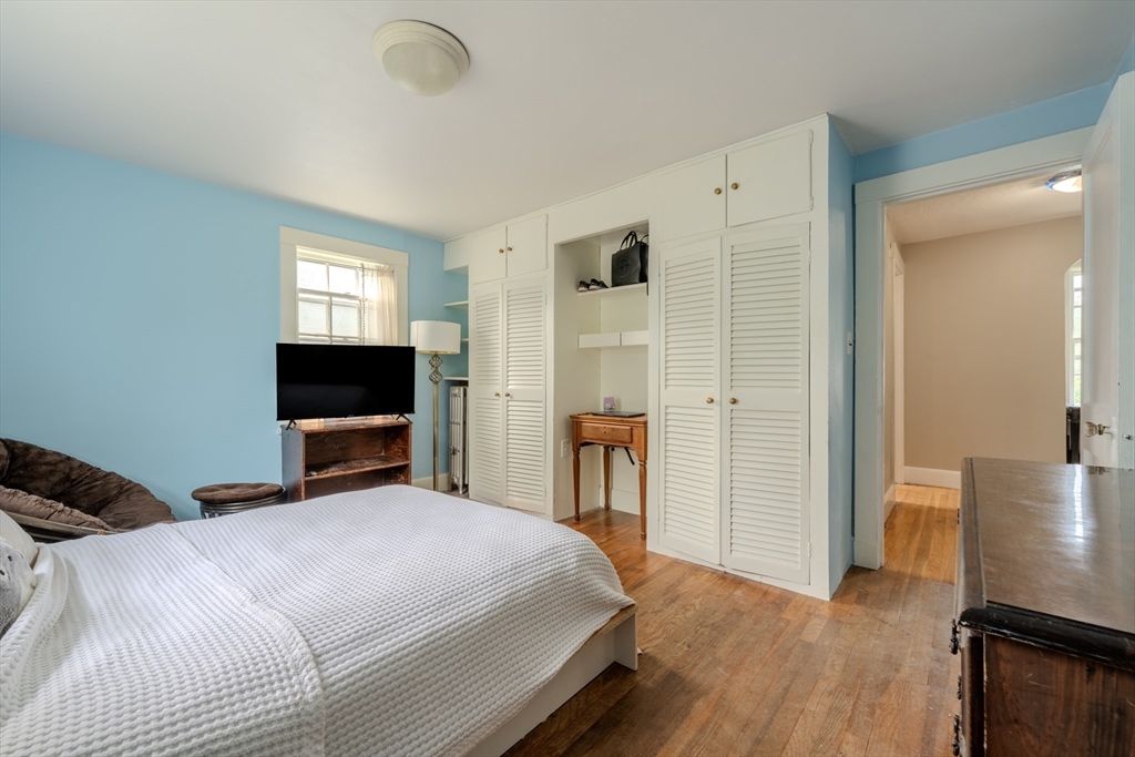 Newton, Massachusetts, 02461, United States, 3 Bedrooms Bedrooms, ,2 BathroomsBathrooms,Residential,For Sale,1934671