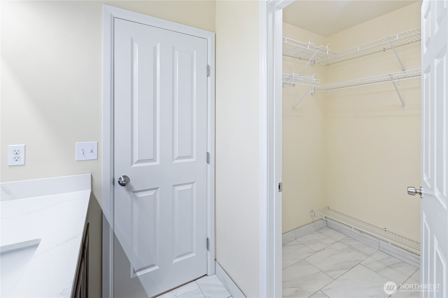 Kent, Washington, 98042, United States, 4 Bedrooms Bedrooms, ,3 BathroomsBathrooms,Residential,For Sale,1987043