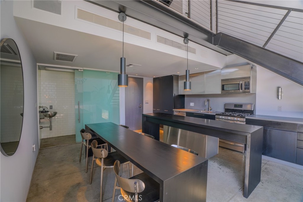 West Hollywood, California, 90046, United States, 1 Bedroom Bedrooms, ,2 BathroomsBathrooms,Residential,For Sale,1913666