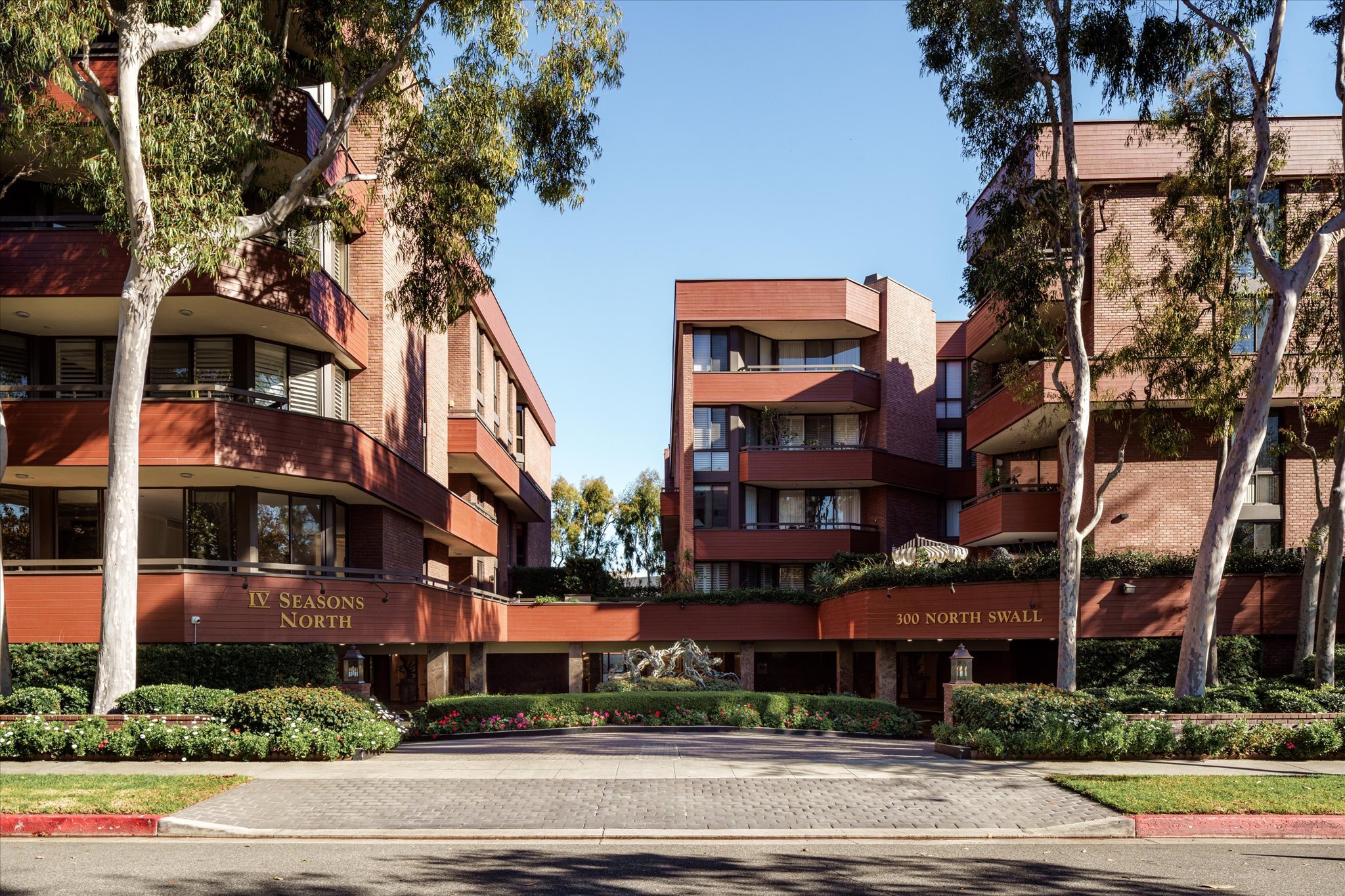  300 N Swall Dr - 物件實景