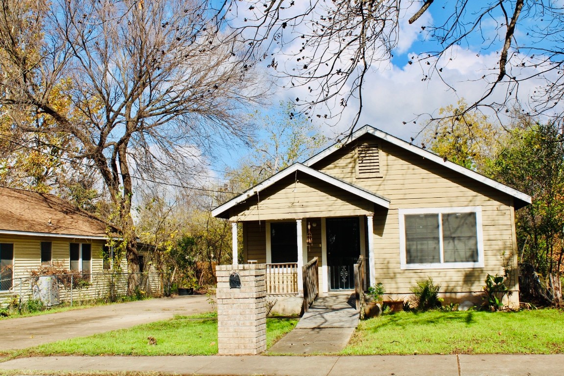 Austin, Texas, 78702, United States, 3 Bedrooms Bedrooms, ,1 BathroomBathrooms,Residential,For Sale,1901292
