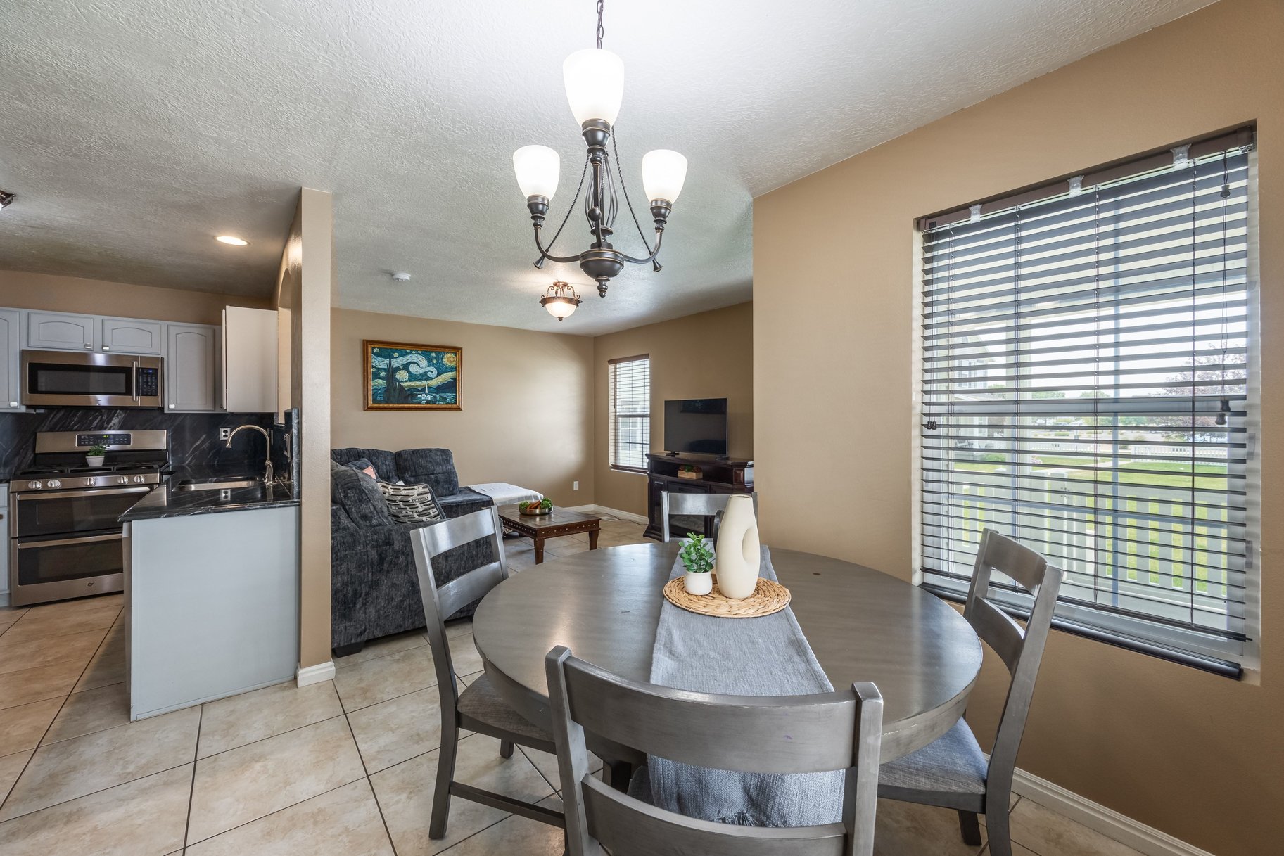  The Perfect Place to Call Home – Updated, Spacious & Move-In Ready - 物件實景