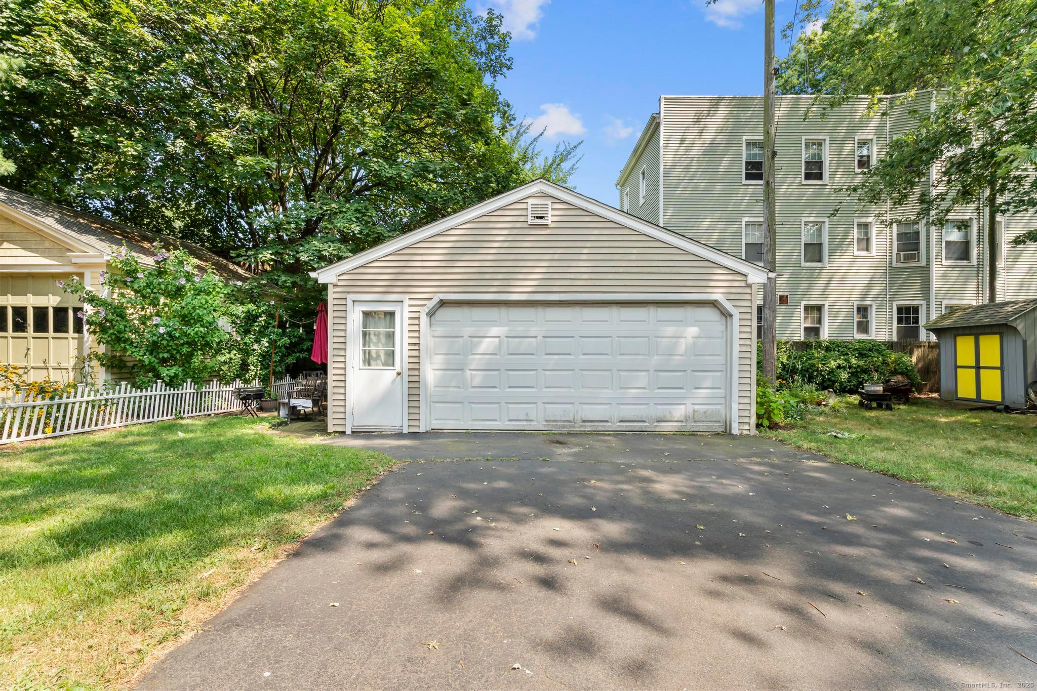 New Haven, Connecticut, 06511, United States, 5 Bedrooms Bedrooms, ,3 BathroomsBathrooms,Residential,For Sale,1930544