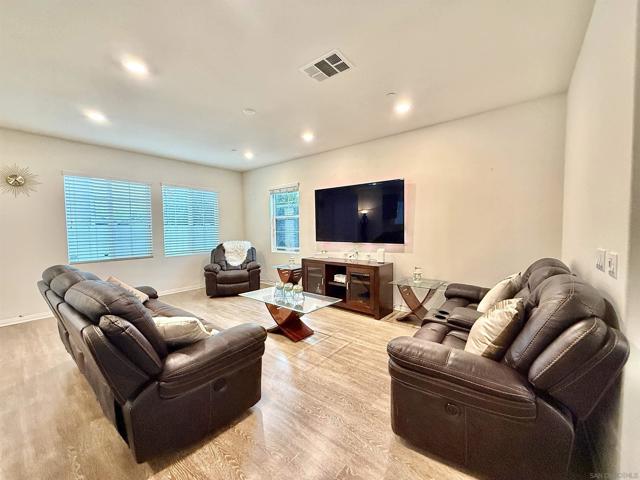 El Cajon, California, 92020, United States, 3 Bedrooms Bedrooms, ,3 BathroomsBathrooms,Residential,For Sale,2007807