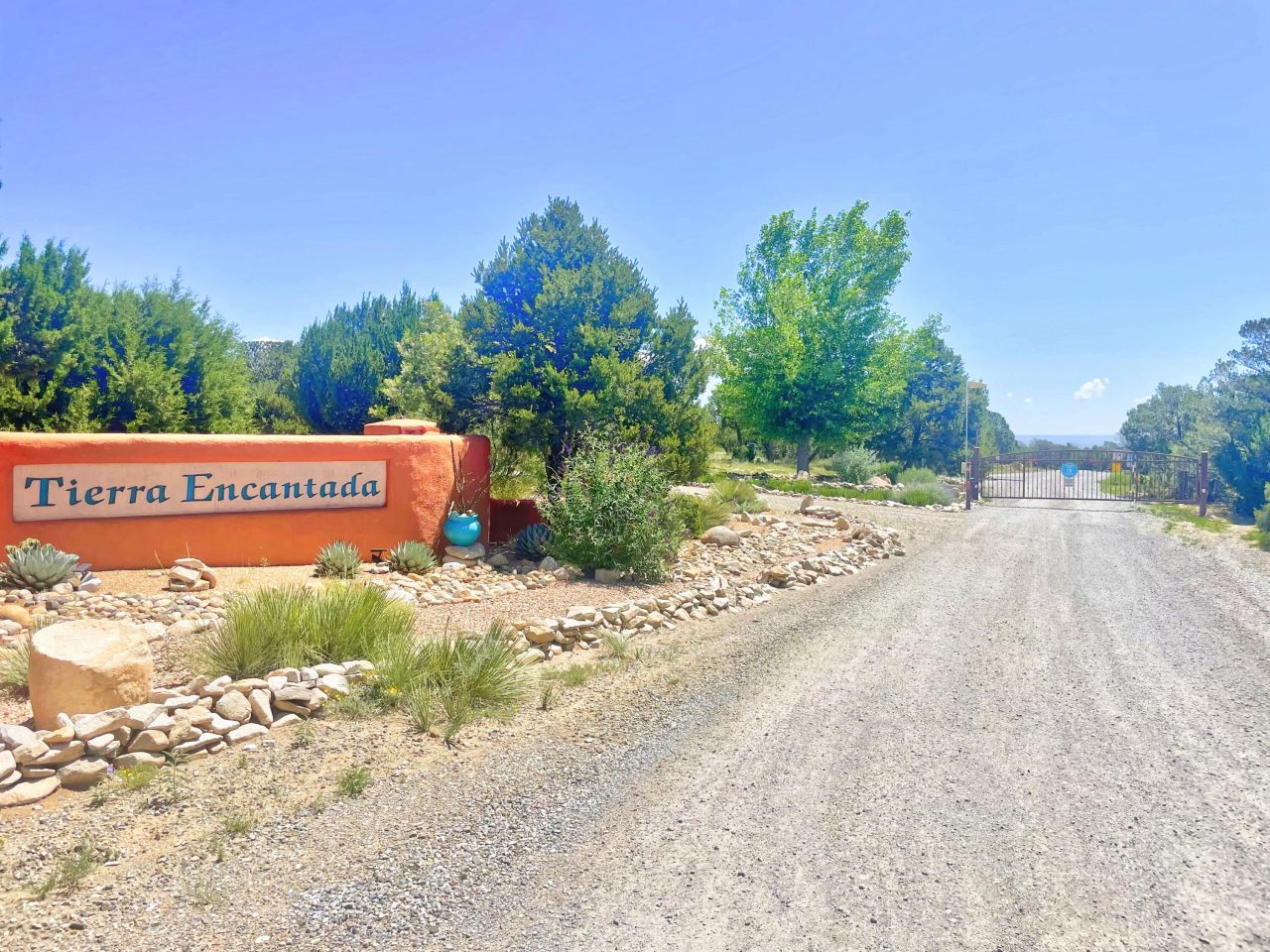 Edgewood, New Mexico, 87015, United States, 3 Bedrooms Bedrooms, ,2 BathroomsBathrooms,Residential,For Sale,1890562