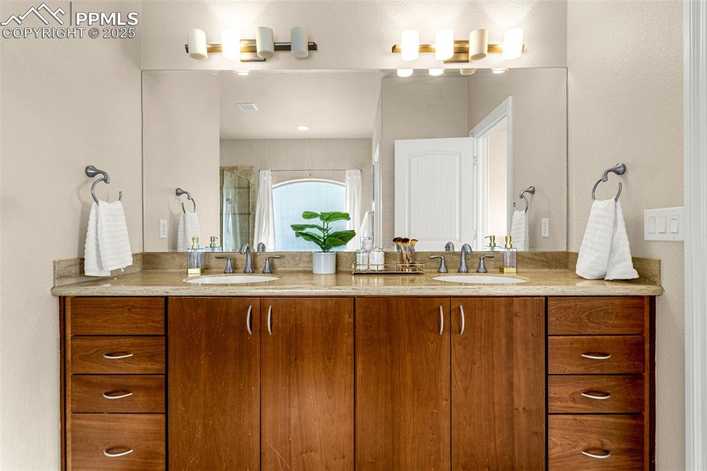 Colorado Springs, Colorado, 80921, United States, 4 Bedrooms Bedrooms, ,3 BathroomsBathrooms,Residential,For Sale,1901229