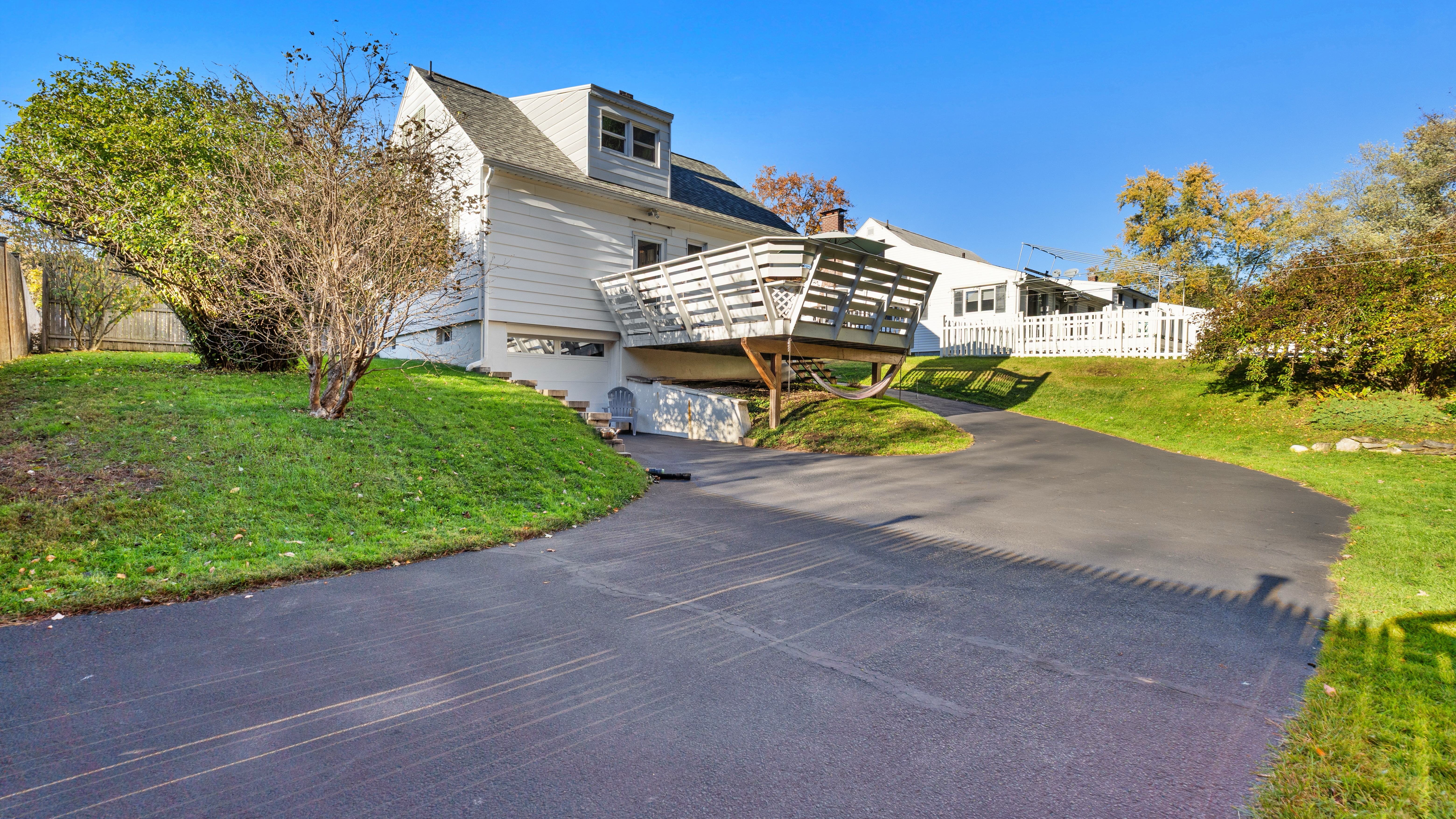  Charming Pittsfield 3-Bed Cape  Updated Porch, Private Primary Suite & Large De - 物件實景