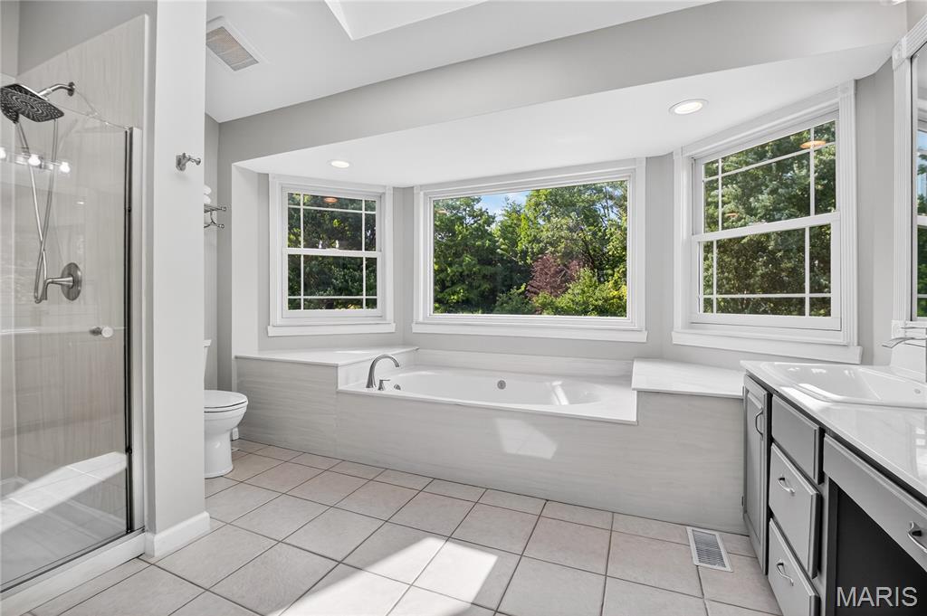 St Charles, Missouri, 63301, United States, 4 Bedrooms Bedrooms, ,4 BathroomsBathrooms,Residential,For Sale,1902113