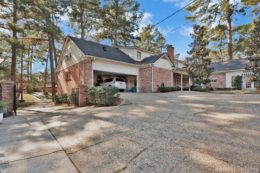 Shreveport, Louisiana, 71106, United States, 4 Bedrooms Bedrooms, ,4 BathroomsBathrooms,Residential,For Sale,1729515