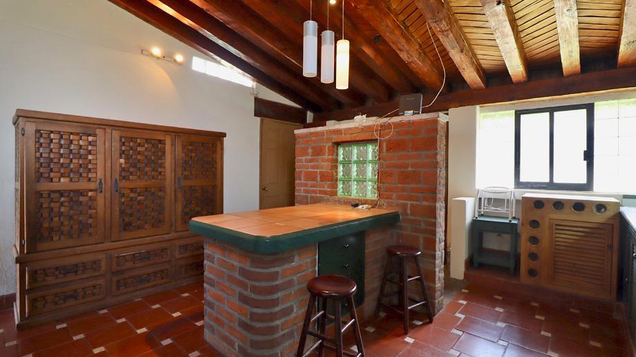 Pátzcuaro, Michoacán de Ocampo, 61608, Mexico, 4 Bedrooms Bedrooms, ,3 BathroomsBathrooms,Residential,For Sale,1917214