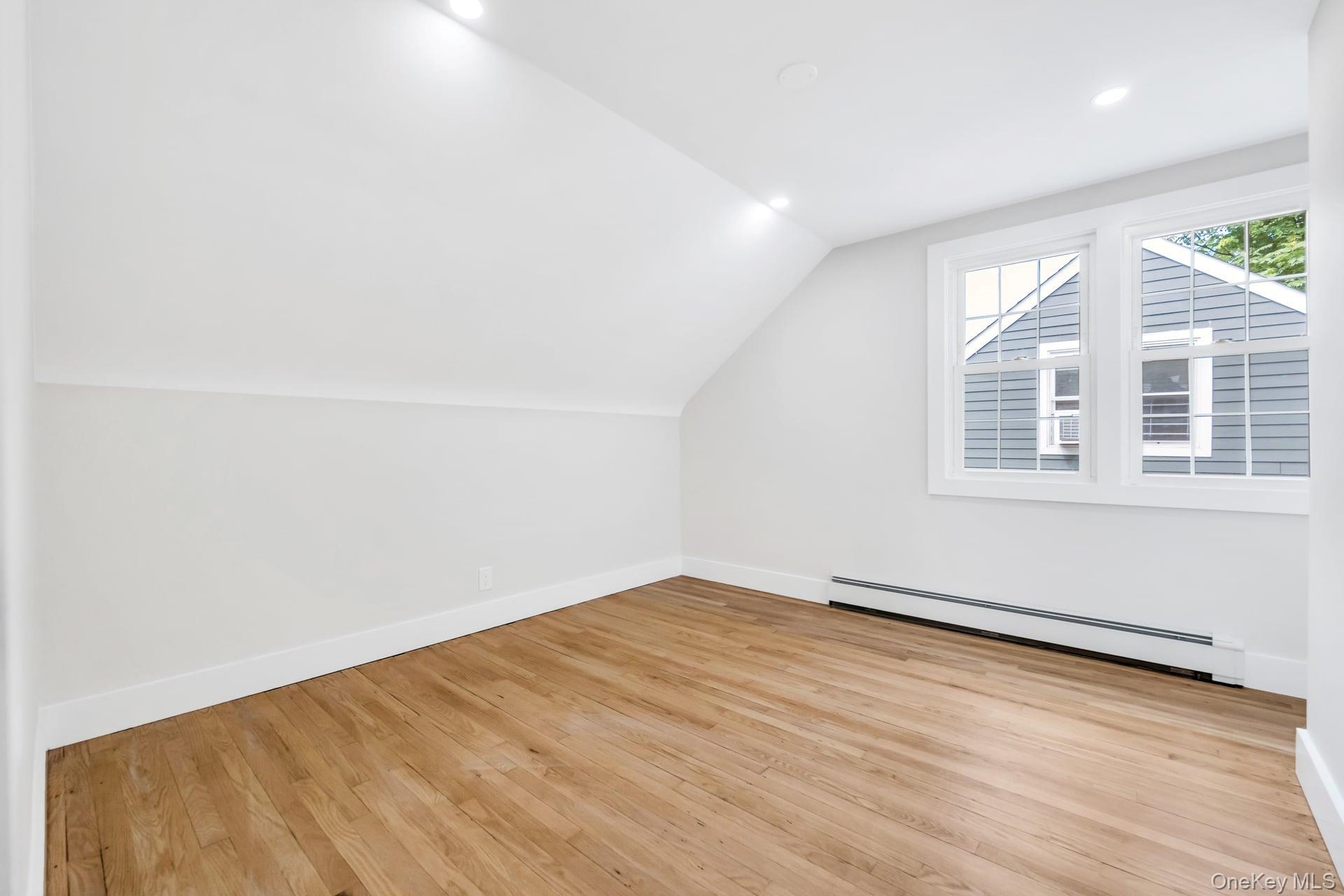 Port Washington, New York, 11050, United States, 3 Bedrooms Bedrooms, ,2 BathroomsBathrooms,Residential,For Sale,1882705