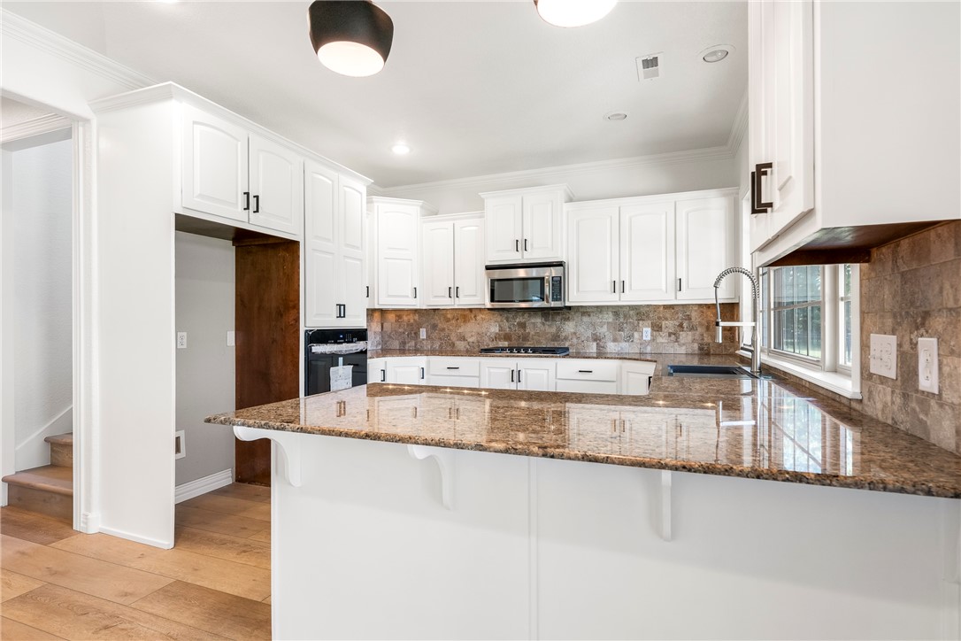 Fayetteville, Arkansas, 72701, United States, 4 Bedrooms Bedrooms, ,3 BathroomsBathrooms,Residential,For Sale,1907520