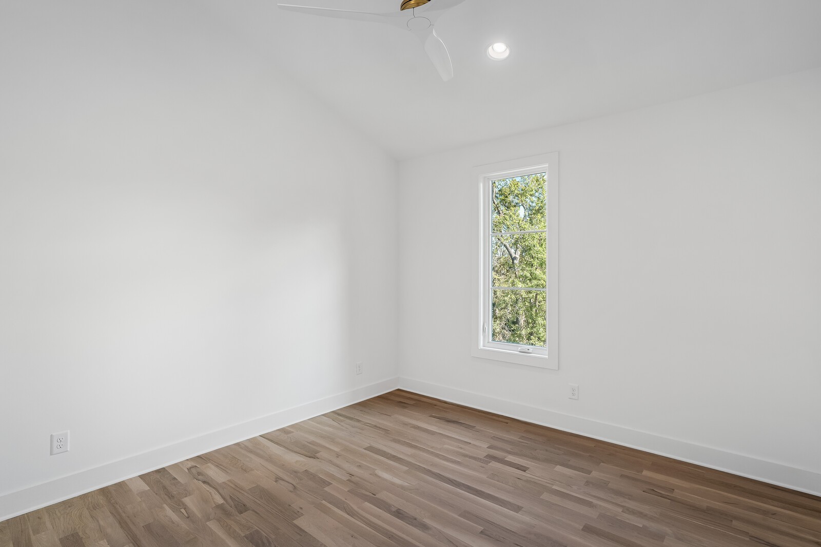 Nashville, Tennessee, 37206, United States, 4 Bedrooms Bedrooms, ,7 BathroomsBathrooms,Residential,For Sale,1989518