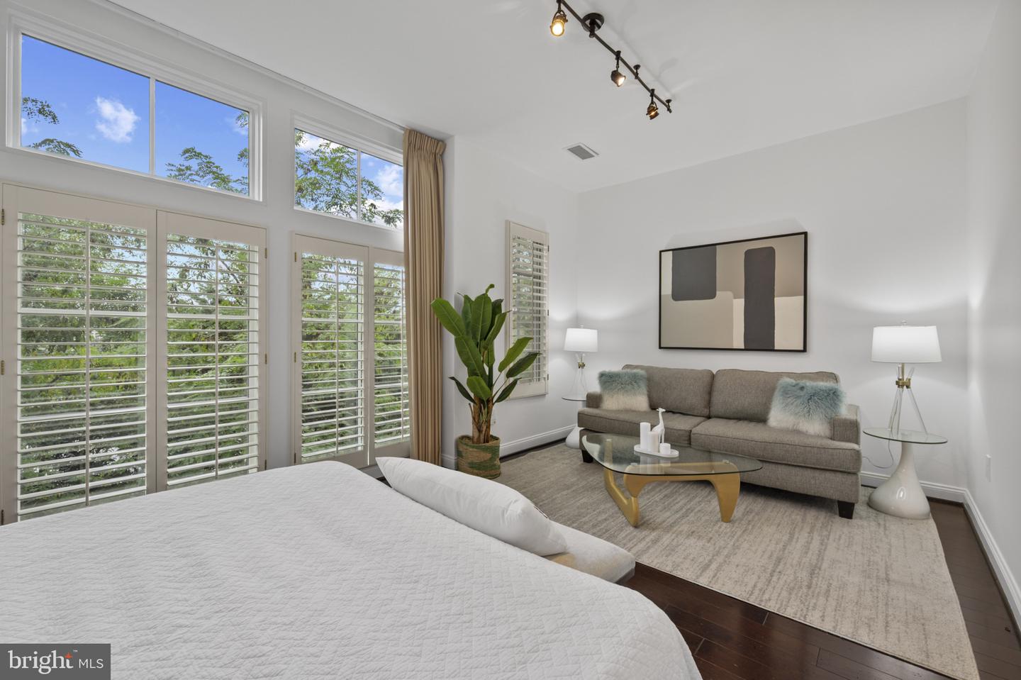 Washington, District of Columbia, 20009, United States, 2 Bedrooms Bedrooms, ,3 BathroomsBathrooms,Residential,For Sale,1950810