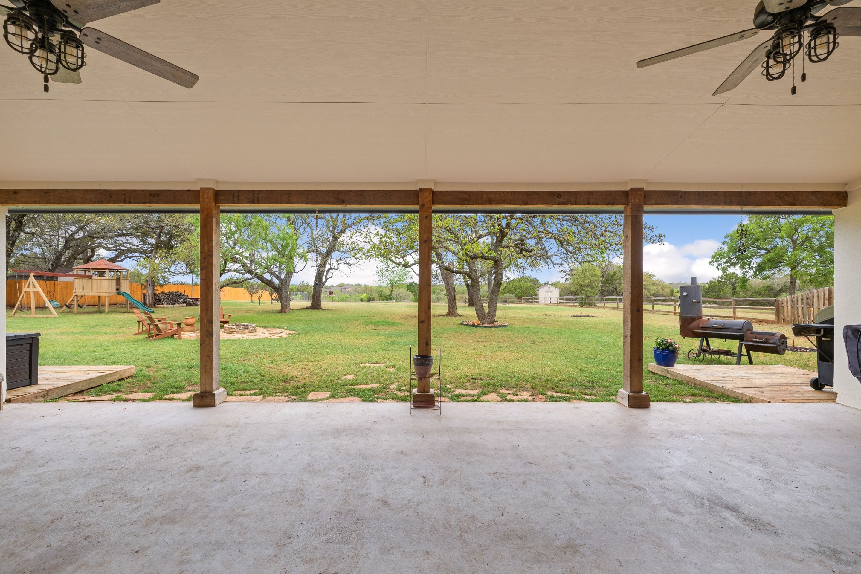  744 Bartlett Drive West - 物件實景