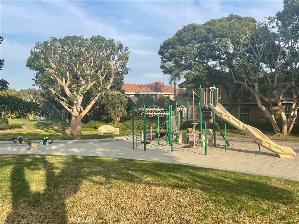 Huntington Beach, California, 92649, United States, 5 Bedrooms Bedrooms, ,5 BathroomsBathrooms,Residential,For Sale,1991081