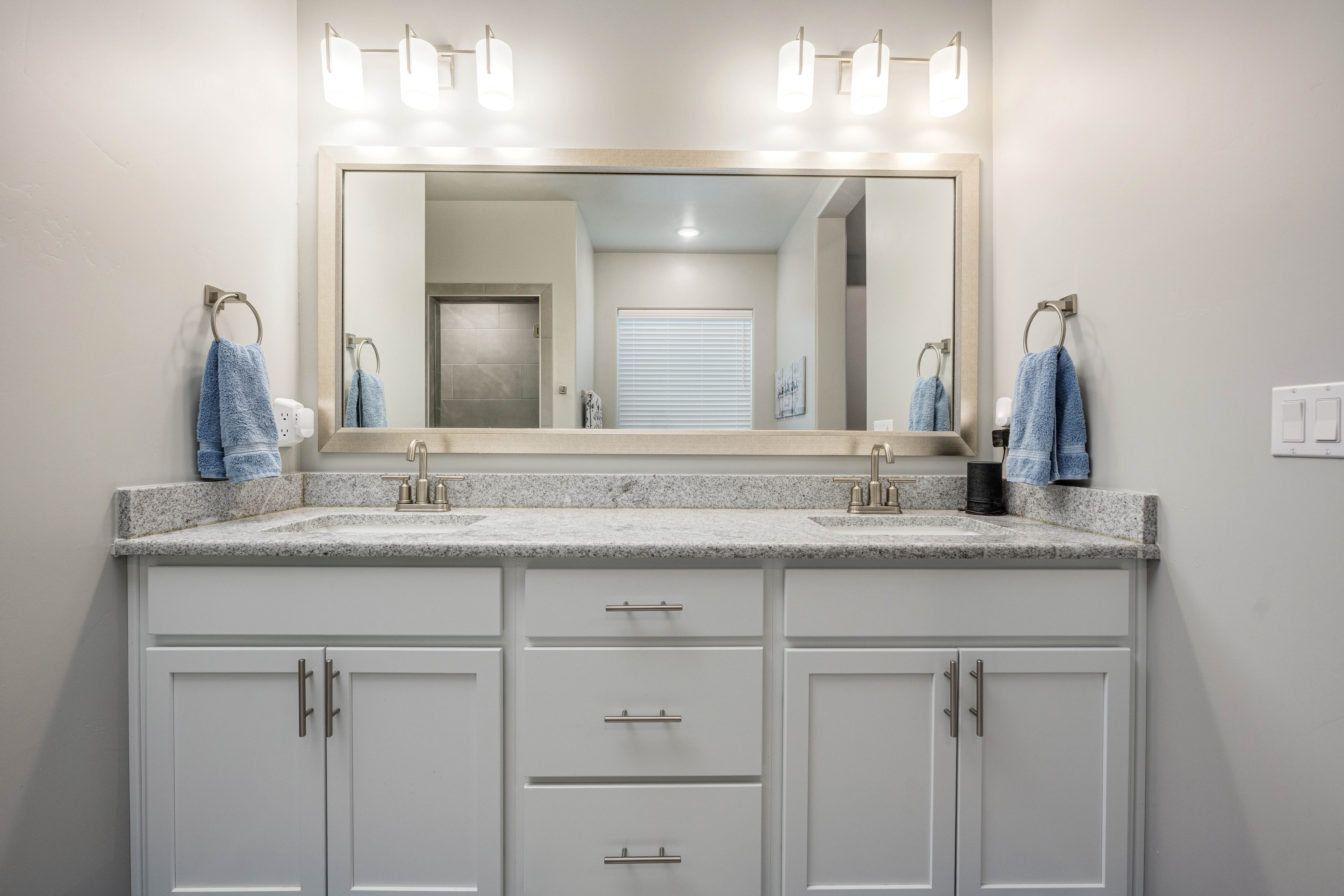 Las Cruces, New Mexico, 88011, United States, 5 Bedrooms Bedrooms, ,3 BathroomsBathrooms,Residential,For Sale,1983891