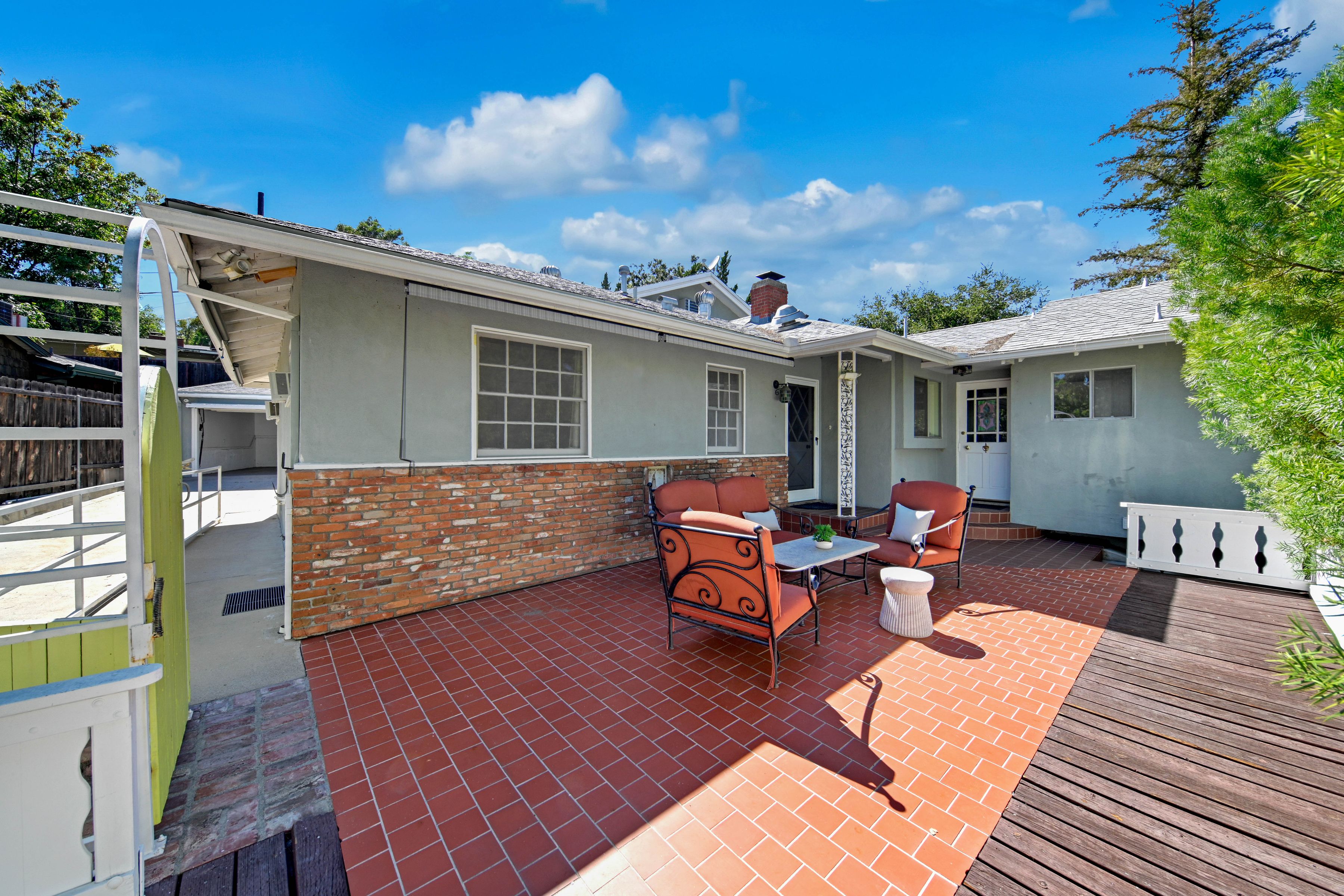  4947 Serrania Avenue - 物件實景