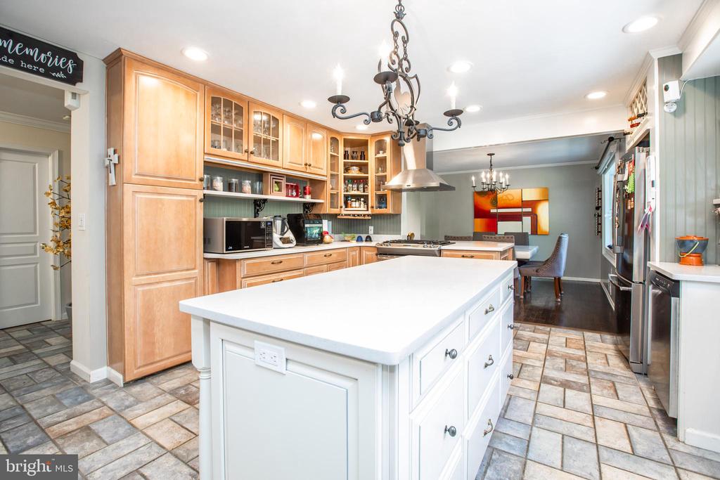 Hightstown, New Jersey, 08520, United States, 5 Bedrooms Bedrooms, ,4 BathroomsBathrooms,Residential,For Sale,1928581