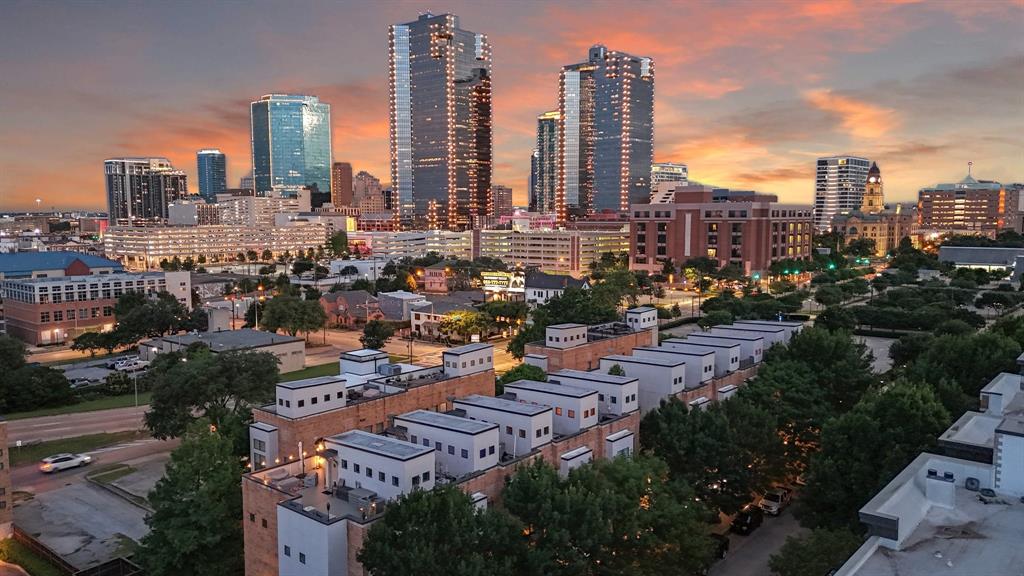 Fort Worth, Texas, 76102, United States, 2 Bedrooms Bedrooms, ,3 BathroomsBathrooms,Residential,For Sale,1880587